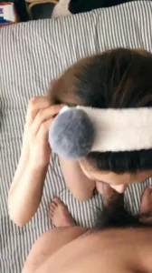 【出家庭摄像头破解实时观看】让她跪在床上插她嘴 - 91视频|91自拍|国产自拍